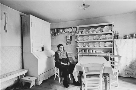 Gianni Berengo Gardin (1930)  - from the series "Dentro le case", 1976