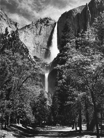 Ansel Adams (1902-1984)  - Yosemite Falls, Yosemite National Park, California, anni 1940