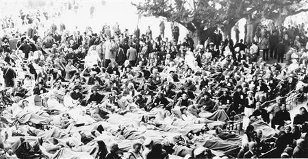 Mario Giacomelli (1925-2000)  - Lourdes, 1957