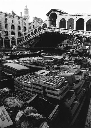 Gianni Berengo Gardin (1930)  - Venice, Rialto, anni 1960