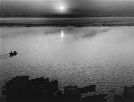 Mario De Biasi (1923-2013)  - Untitled (Varanasi, India), anni 1960