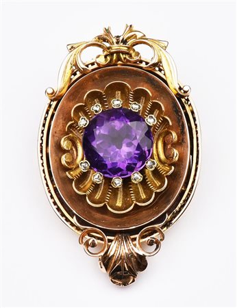 SPILLA IN ORO GIALLO 18 K CON AMETISTA E PICCOLI BRILLANTI, AL RETRO...