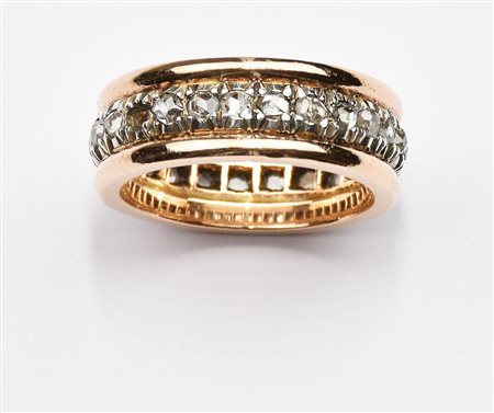 ANELLO IN ORO ROSA CON ETERNELLE DI BRILLANTI Italia, anni Sessanta circa...