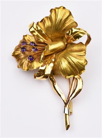 SPILLA IN ORO GIALLO 18 K A FORMA DI FIORE con pistilli sormontati da piccole...