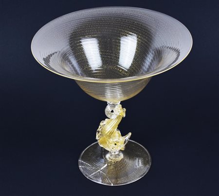 COPPA IN VETRO SOFFIATO DI MURANO con inclusioni in foglia d'oro e stelo a...