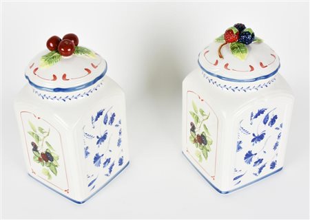 COPPIA DI CONTENITORI IN CERAMICA VILLEROY & BOCH con decorazioni a frutti di...