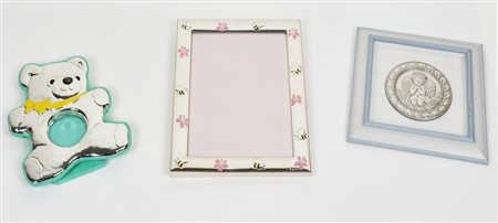 LOTTO DI 2 CORNICI E UN QUADRETTO IN ARGENTO cm 18x18, 17x14 e 23x18