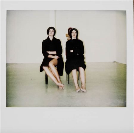 Vanessa Beecroft - VB11 - 1995 polaroid originale cm. 10,2x10,2. Certificato...