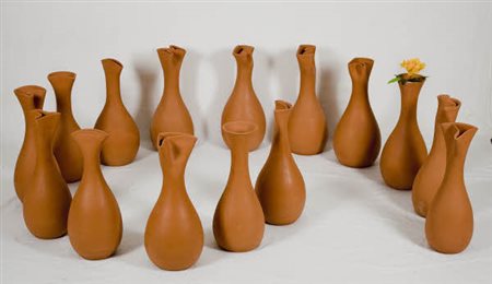 Mario Della Vedova - Solitudine erosa – 1997 - installazione di 15 vasi in...
