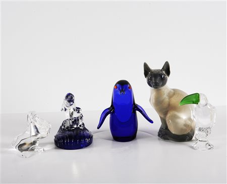 ANONIMO Lotto composto da cinque opere in vetro. Vetro. Varie misure.