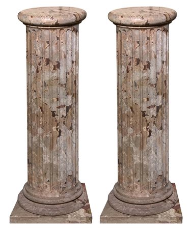 Coppia di colonne in marmo, inizi XX secolo. Fusto scanalato. H cm 125,...