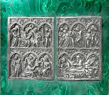 Placche d’argento applicate a riquadro di malachite con raffigurazioni...