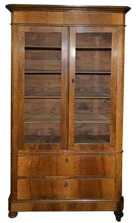 Vetrina, Sicilia XIX secolo. In noce, con due cassetti. H cm 180x103x35.