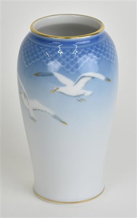 VASO IN PORCELLANA ROYAL COPENHAGEN modello 'Seagull' n. 682 h cm 21,5