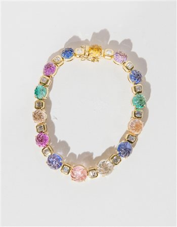 BRACCIALE TENNIS Realizzato come un’ alternanza di cabochon incisi di...