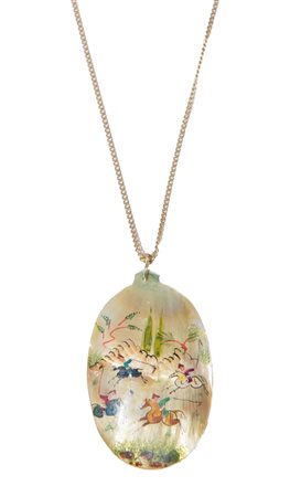 COLLANA IN ORO GIALLO 18K Realizzata con ciondolo in madreperla dipinto a...