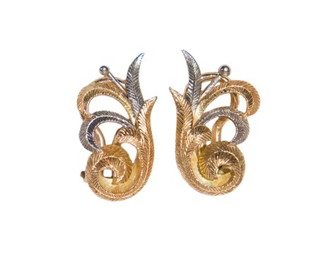 ORECCHINI IN ORO GIALLO E BIANCO 18K A motivo floreale arabescato, ciascuno...