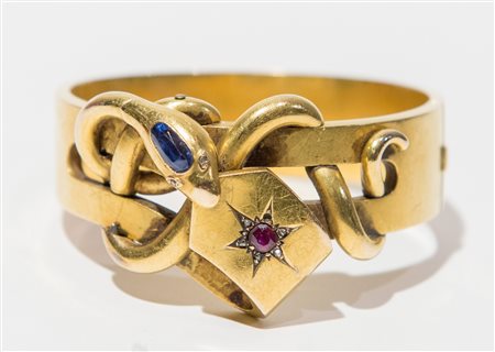BRACCIALE TESTA DI SERPENTE In oro giallo 18K, inizi XX secolo, realizzato...