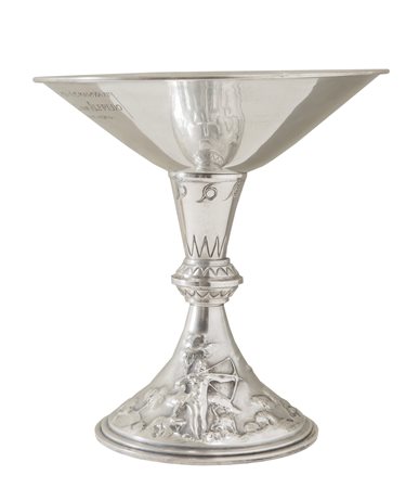 COPPA PIERO PONCI IN ARGENTO, XX secolo Base circolare in argento sbalzata...