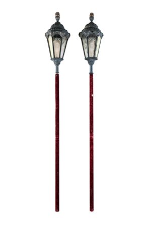 Coppia di antichi lampioni in metallo sbalzato, Venezia XVIII secolo