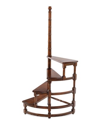 Scaletta a chiocciola da biblioteca con quattro gradini