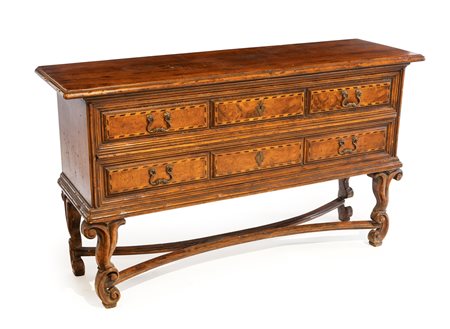 Antica credenza in noce