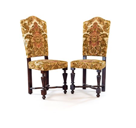 Coppia di sedie in noce, Lombardia, XVII secolo