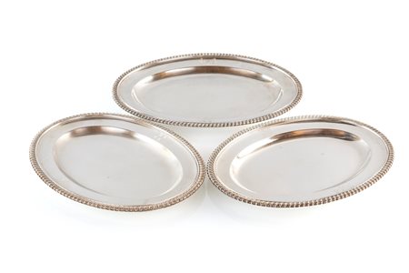 Tre vassoi in argento