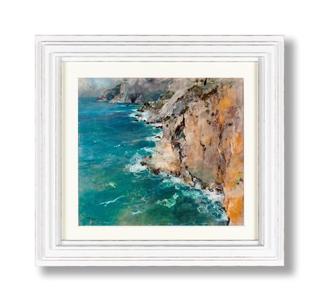 Marina con scogliera