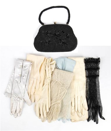 GUANTI DA SERA IN SETA E BORSETTA RICAMATA<br>Anni ‘50 / ‘60