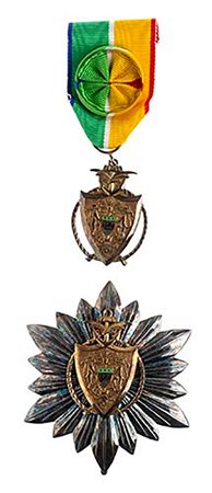 GABON, ORDINE AL MERITO, INSEGNA DI GRAND’UFFICIALE, PLACCA E MEDAGLIA, IN ASTUCCIO.  