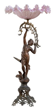 LAMPADA LIBERTY, inizio XX secolo. Staffa raffigurante guerriero e reggente...