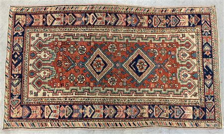 Tappeto Hamadan, Persia, inizio secolo XX.
Decoro a doppia nicchia su fondo ros
