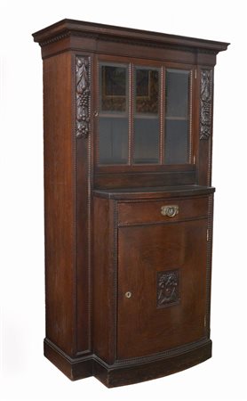 Credenza in rovere con parte centrale aggentante ad un'anta e un cassetto decor