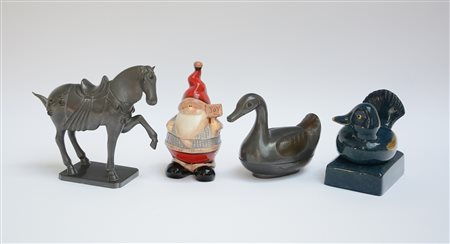 Lotto composto da quattro oggetti diversi in peltro e ceramica (difetti)