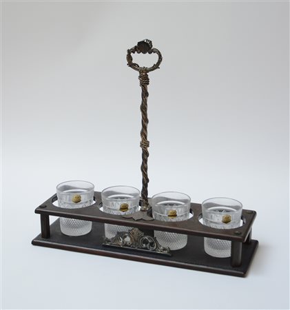 Porta bottiglie in metallo argentato e cuoio impresso in oro (difetti)