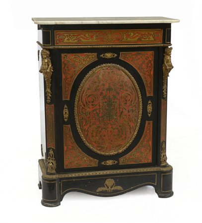Credenza in stile Boulle con fronte intarsiato e lastronato a finta tartaruga e