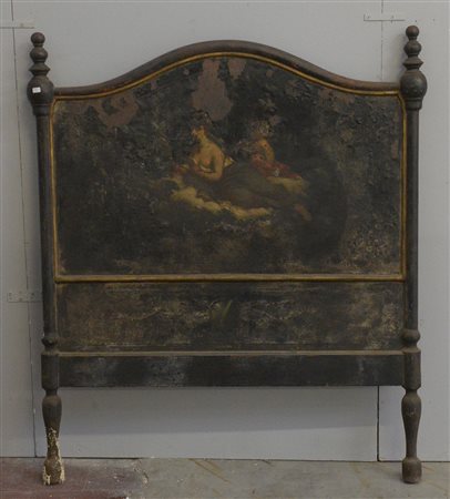 Pediera in ghisa con pannello dipinto a scena classica. Secolo XIX (cm 100x120)