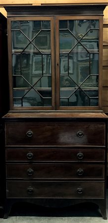 Mobile a due corpi filettato in legni vari a decori geometrici. Parte superiore