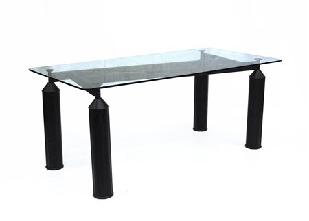 Tavolo con piano in cristallo molato e struttura in metallo e plastica vernicia