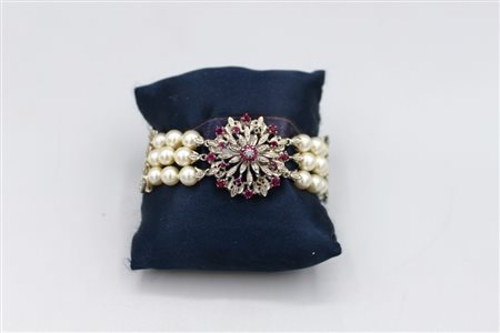 Bracciale con perle , rubini e brillanti - A bracelet with pearls , rubies and brilliants