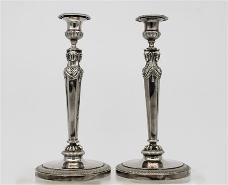 Coppia di candellieri in argento - A pair of silver candlesticks