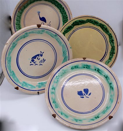 Quattro piatti in terracotta del XVIII secolo - Four earthenware dishes of the 18th century