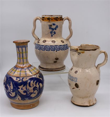 Lotto composto da tre oggetti in terracotta del XVII/XVIII secolo - A lot comprising three objects of the 17th/18th century