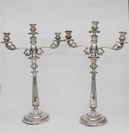Coppia di candelabri in argento - A pair of silver candlesticks