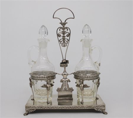 Oliera in argento -  A silver cruet.
