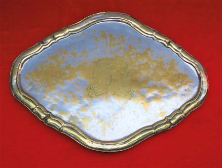 Vassoio in metallo dorato - A gilt metal tray