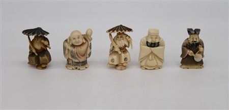Lotto di cinque netzuke in avorio - A group of five ivory netzuke