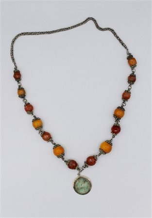 Collana in argento con pendente  - A silver necklace with pendant