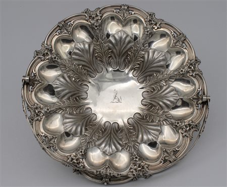 Centrotavola in argento - A silver center piece
